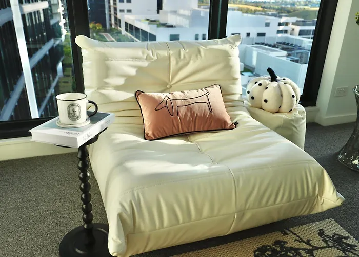 Lumiere Waterside Oasis - Views, Parking, Ease